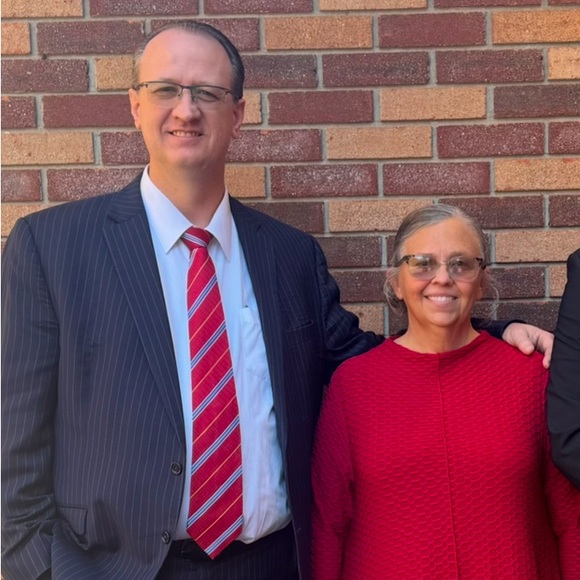 Meet your Posher, Lisa - Picture 2 of 2